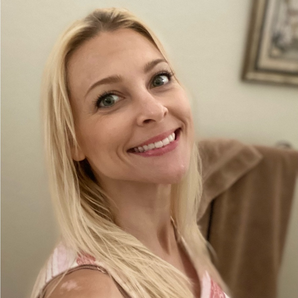 Meet your Posher, Hilary